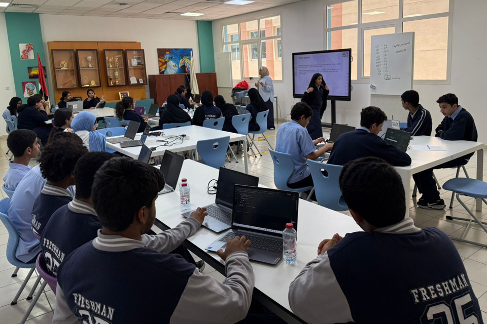 "بوينج" وأكاديمية "بيور مايندز" ومدرسة دبي للتربية الحديثة يُعلنون عن برنامج مستدام لتعزيز مهارات الترميز في الإمارات