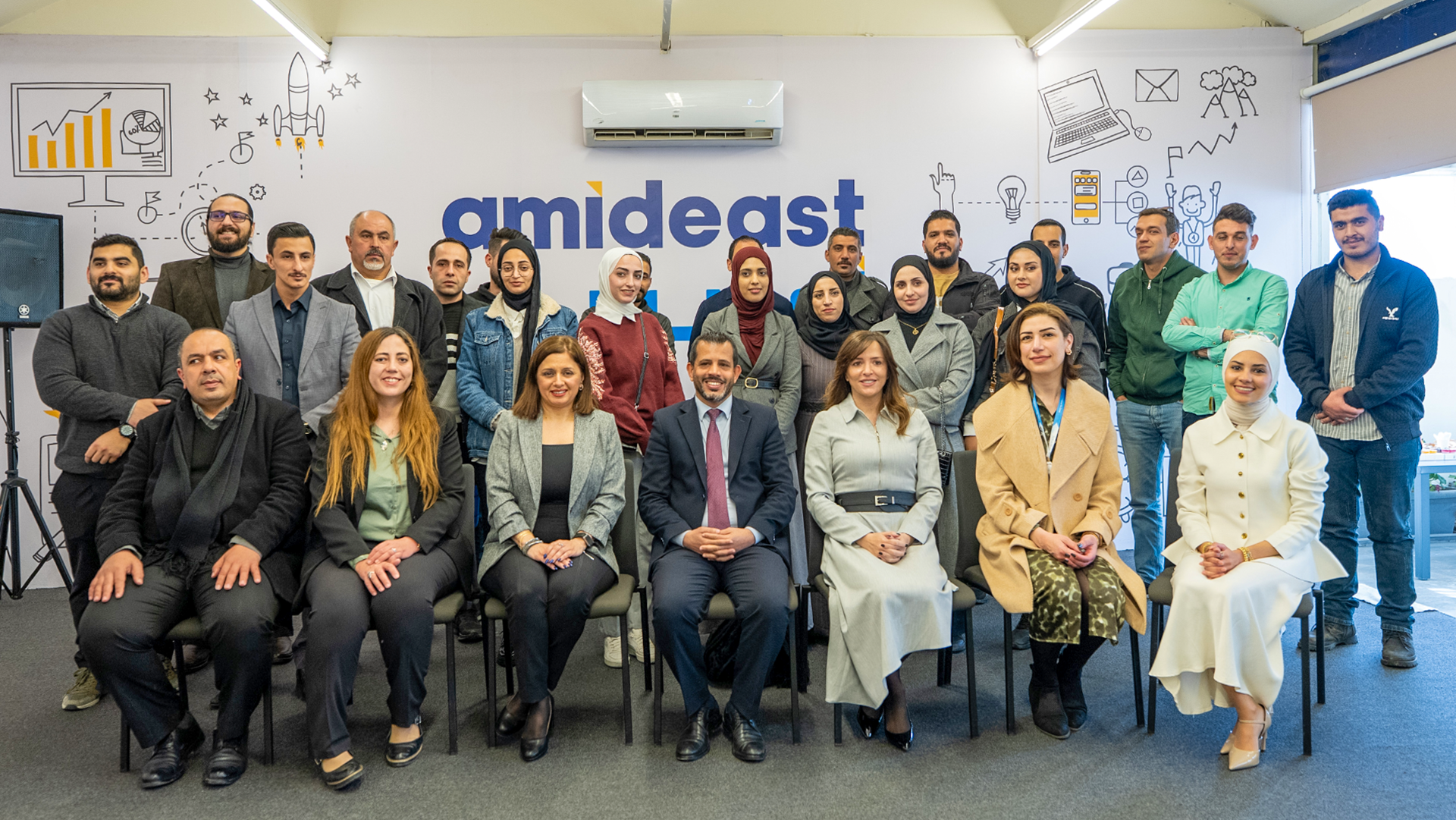 المشاركون في برنامج ريادة الأعمال للمحاربين القدامى مع فريق أميدست الأردن في حفل إطلاق البرنامج في عمّان، 15 فبراير 2026
