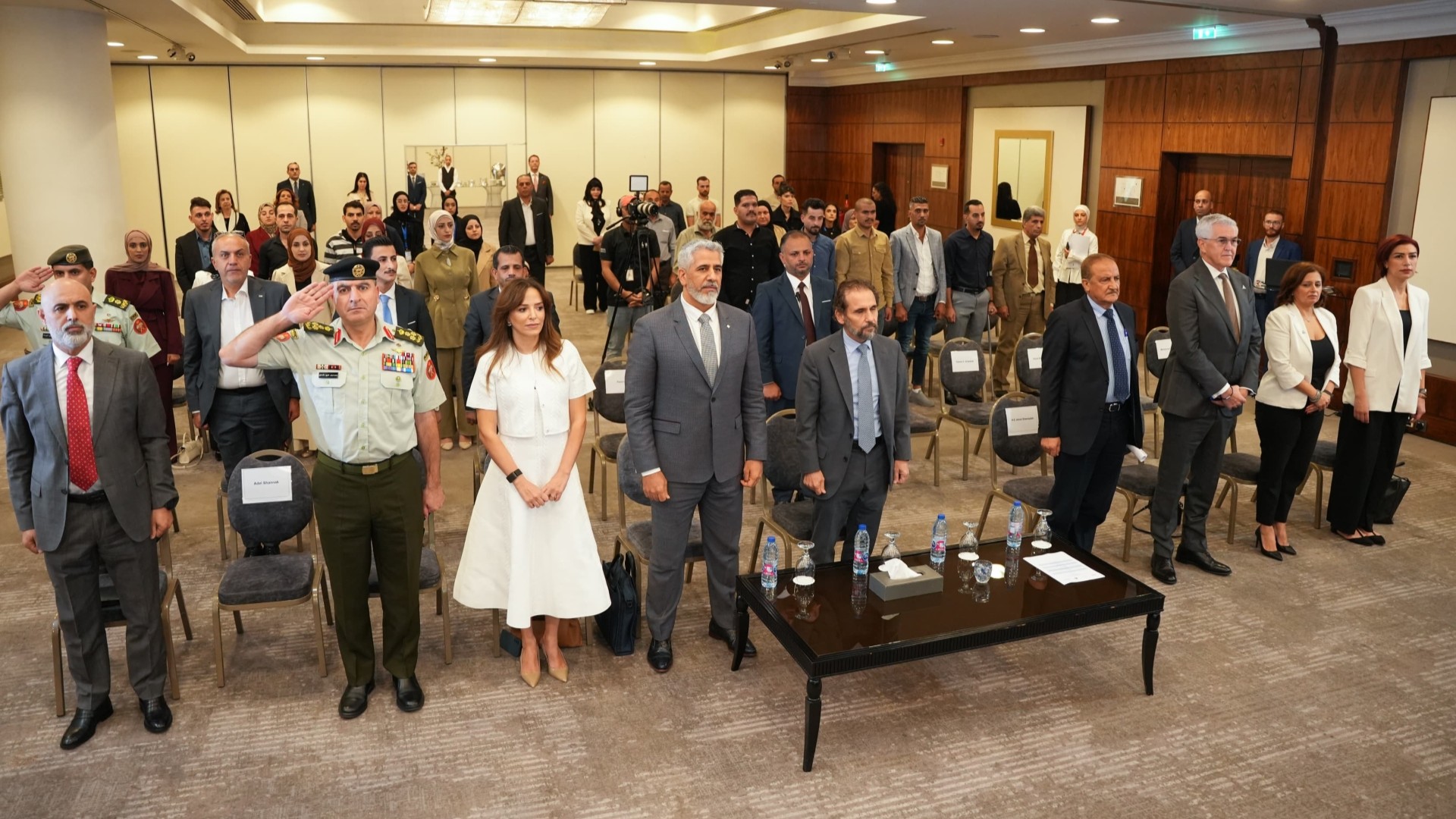 صاحب السمو الملكي الأمير مرعد بن رعد كبير الأمناء، وعطوفة العميد الركن "محمد بدر" محمود المقدادي، مدير التدريب العسكري، مندوبًا عن عطوفة رئيس هيئة الأركان المشتركة؛ و فهد المهيري، رئيس شركة بوينج لمنطقة الشرق الأوسط وشمال أفريقيا؛ و فريزر كوري، الرئيس التنفيذي للشؤون التجارية والاستراتيجية في DAE  القسم الهندسي؛ ونور الرشيد، مديرة مكتب أميدإيست الأردن، خلال حفل تخرّيج برنامج ريادة الأعمال للمصابين العسكريين في عمّان في 30 سبتمبر 2026.
